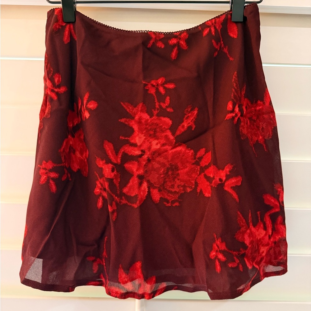 SERENETTE Elegant Red Floral Mini Skirt